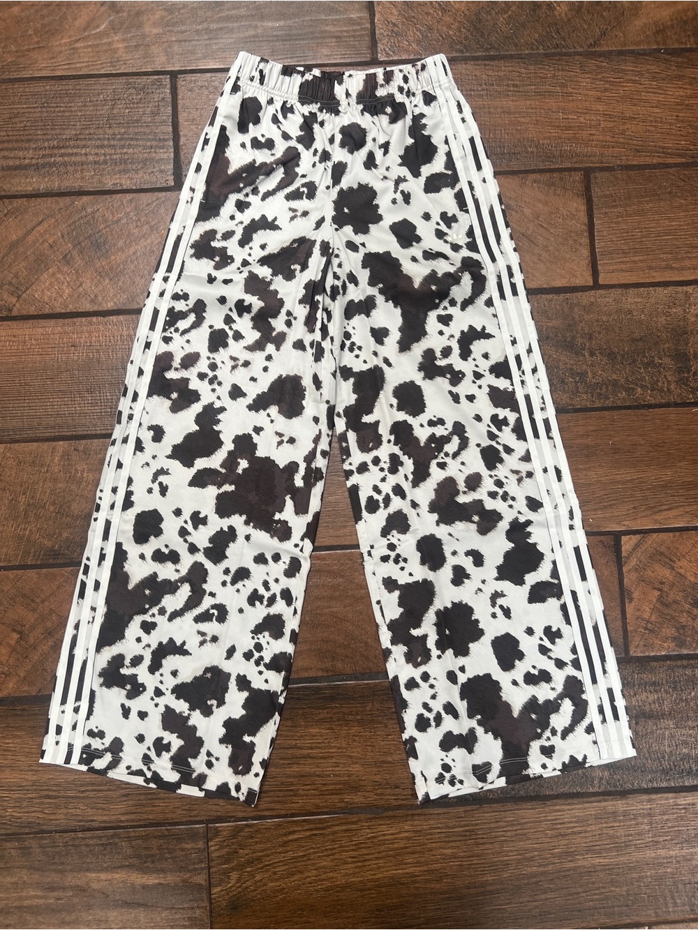 Size SMALL 🤎🤍- NWT - adidas Satin Cow Animal Print Wide Leg Pants Brown - Picture 3 of 9